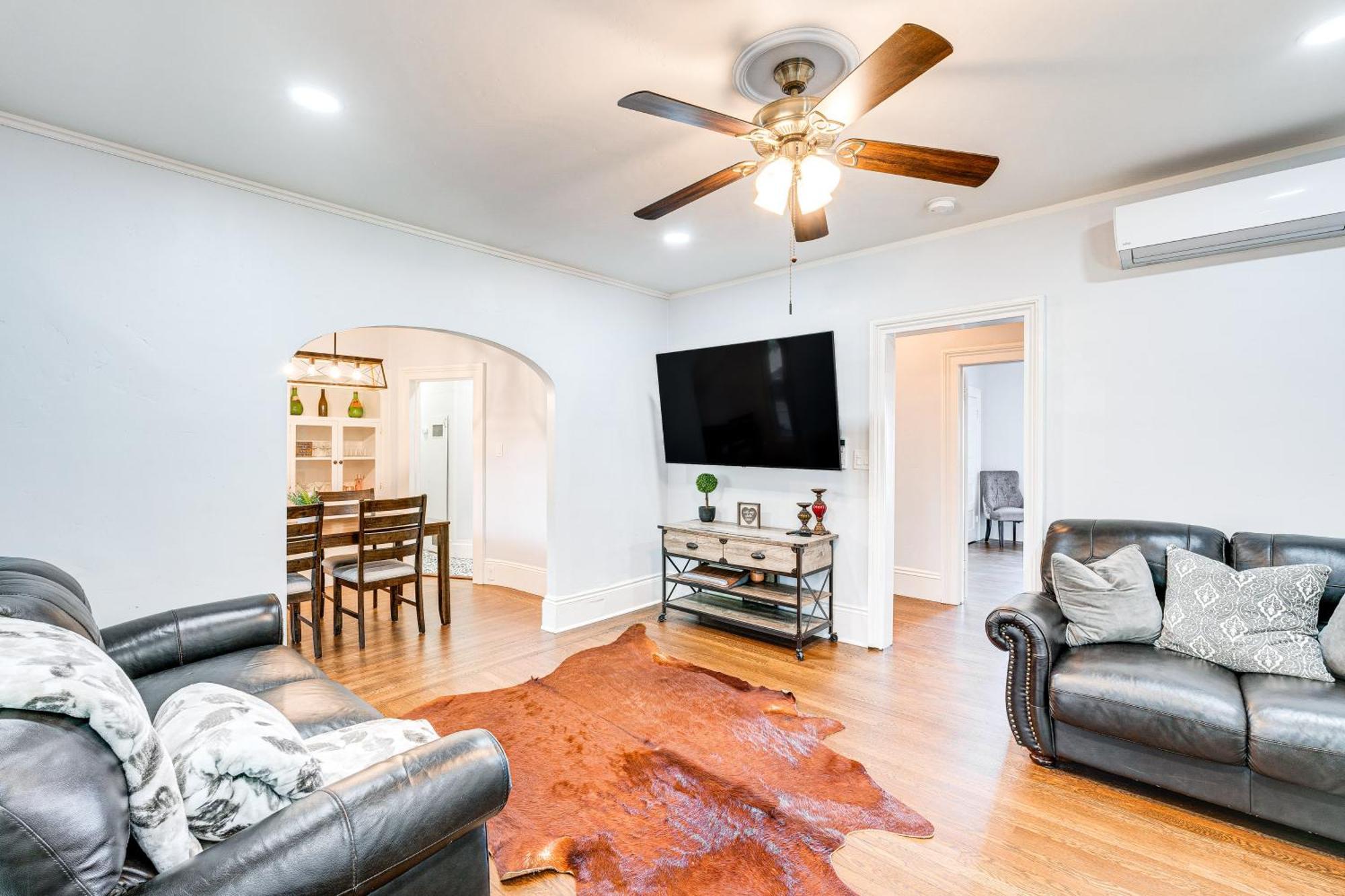 Bright Woodland Apartment Walk To Main Street ภายนอก รูปภาพ