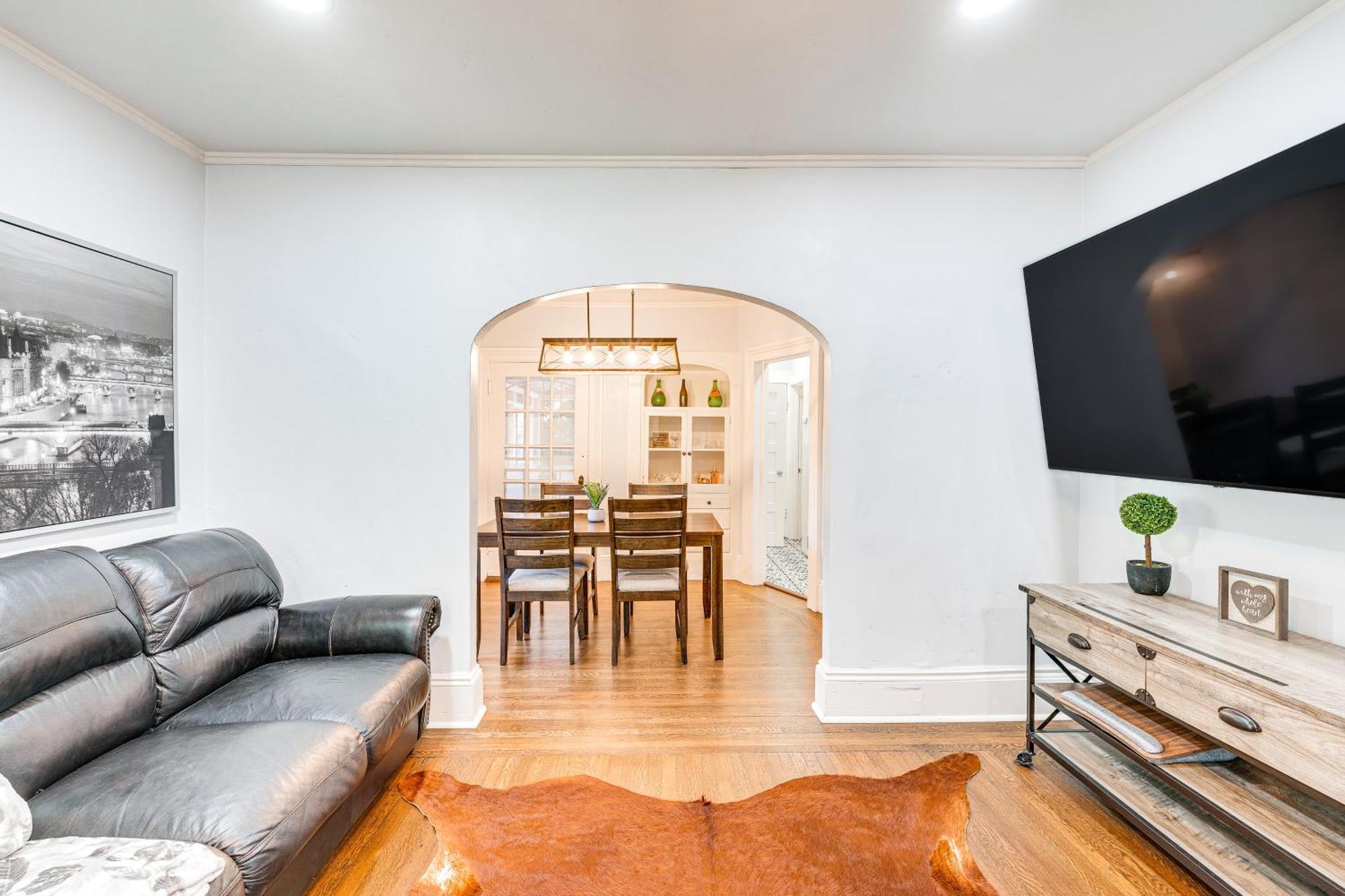 Bright Woodland Apartment Walk To Main Street ภายนอก รูปภาพ