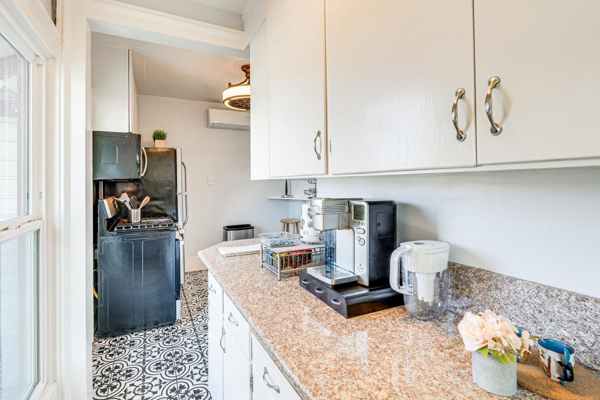 Bright Woodland Apartment Walk To Main Street ภายนอก รูปภาพ
